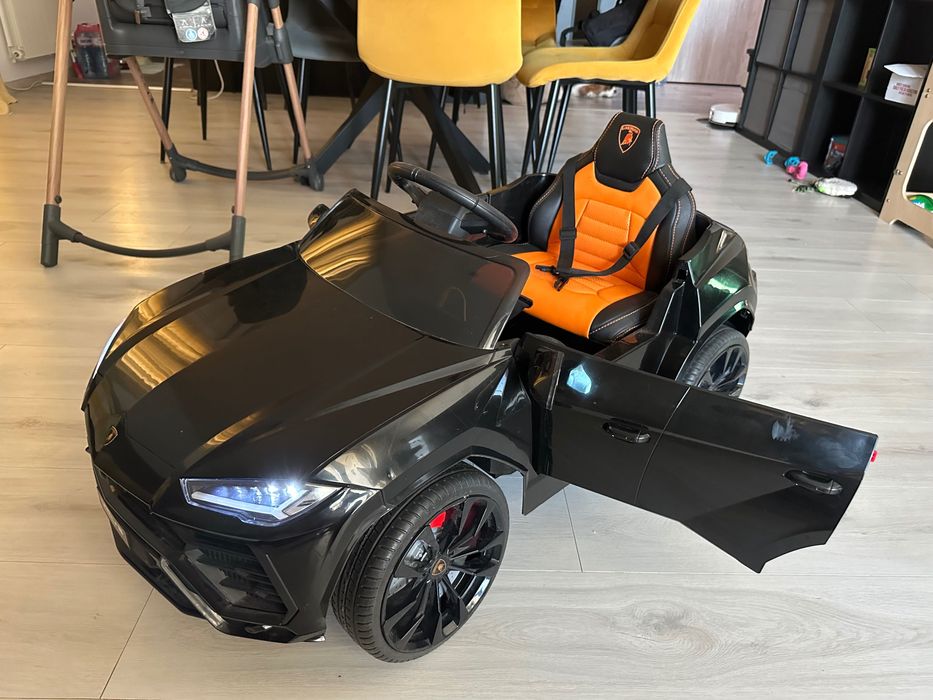 Акумулаторна кола LAMBORGHINI URUS черна