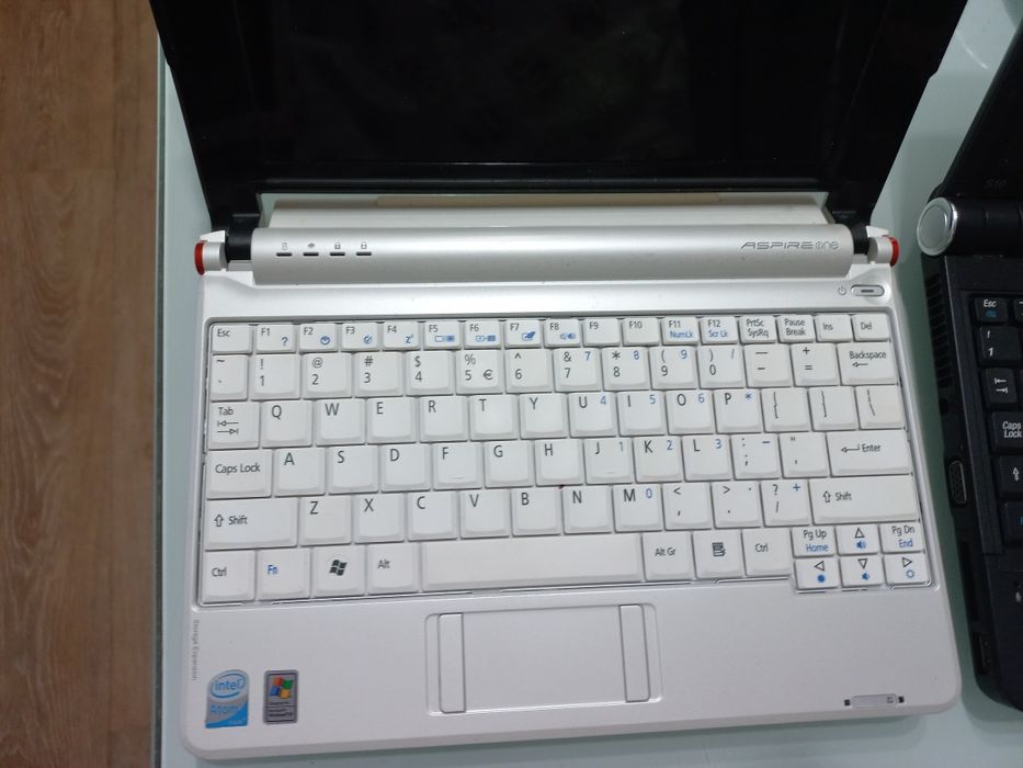 Lenovo s10 si Acer aspire one ZG5 mini laptop