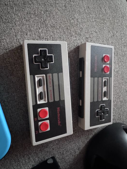 Конзола Nintendo Switch (Neon Red & Neon Blue Joy-Cons) + екстри