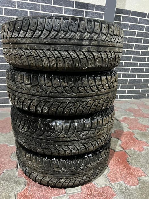 Продам зимнею резинус дисками  195/65/15