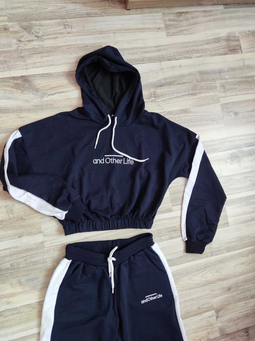 Нов анцуг рр S-М,само етикета е махнат
Цена 29 лв