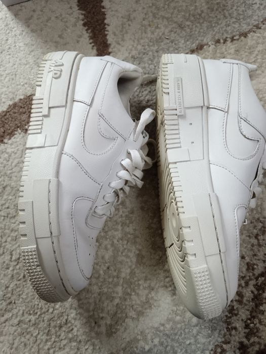 Papuci Nike albi