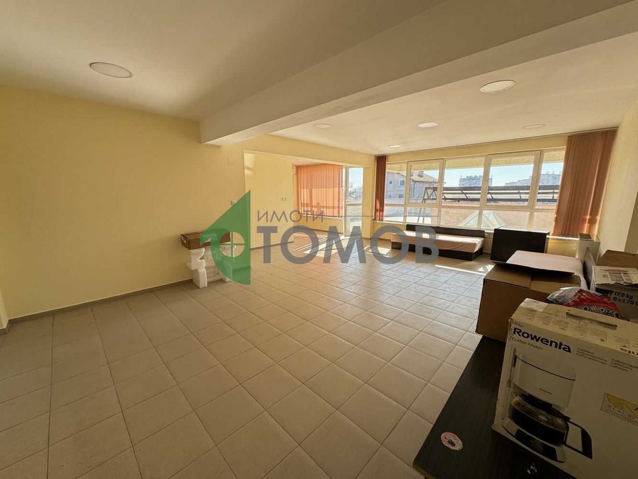 Продава се Тристаен апартамент в Шумен, Център - 155 кв.м за 904 €/кв.м - Снимка #2