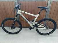 Vând bicicletă Commencal Meta