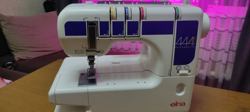 Швейная машинка Elna.