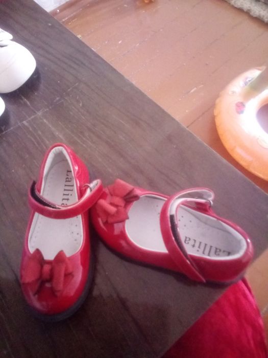 Продам детские туфли 23 размера