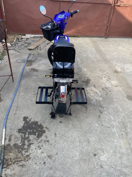 Scuter electric cu pedale