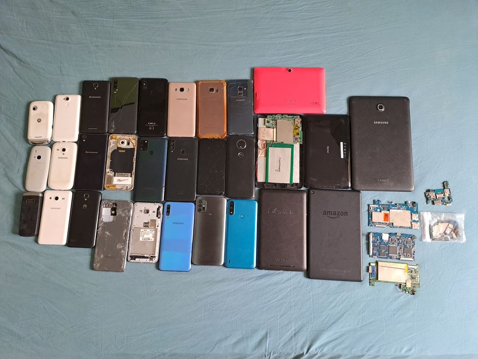 Vand lot telefoane și tablete pt piese
