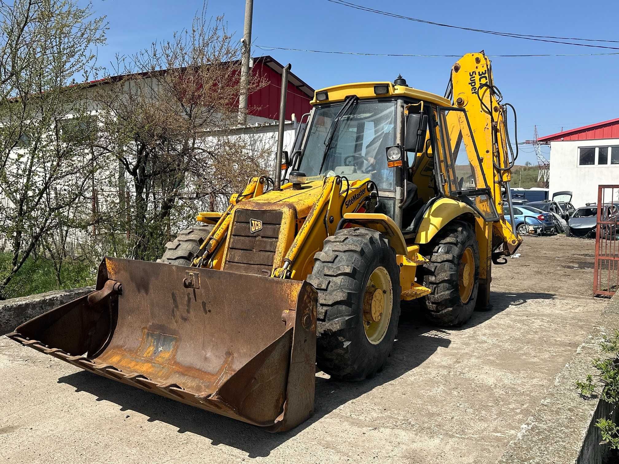 Buldoexcavator JCB 3CX 2004 roti egale accept variante !
