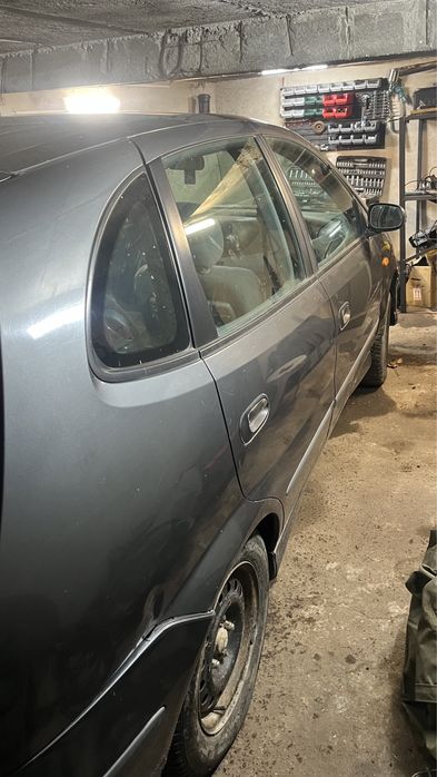 Nissan Almera Tino 2,2 dci 140 к.с. на части