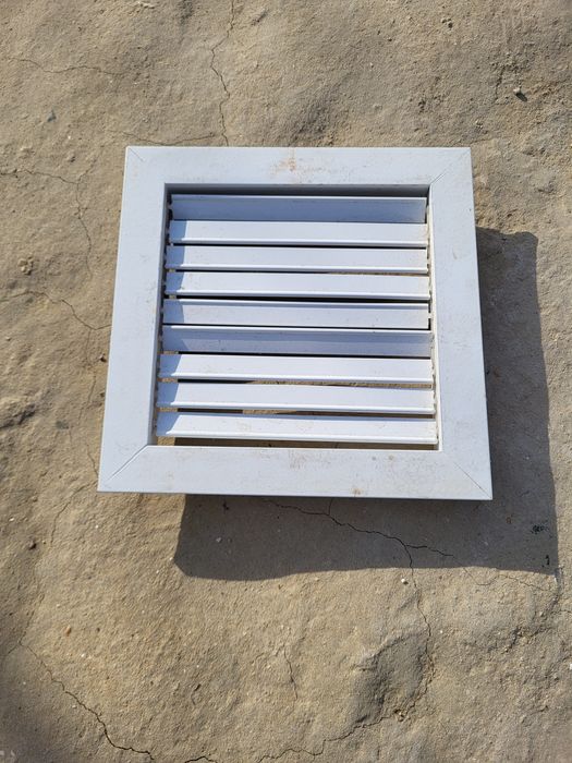 Решетка нерегулируемая  б/у размер 25/25. 20/20.