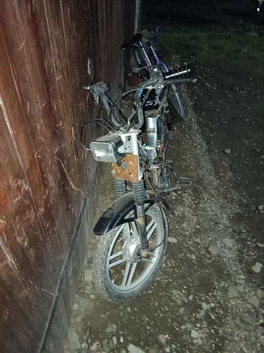 Se vând amândouă sunt defecte