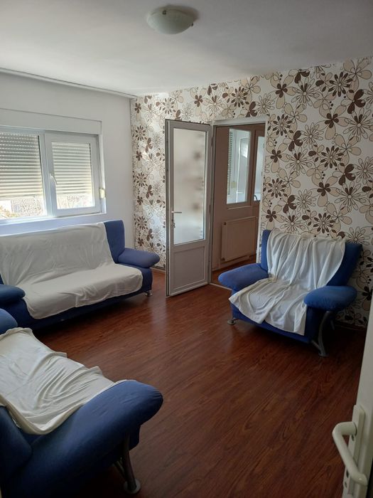 Resita Govandari  3 semidecomandate 45700 euro