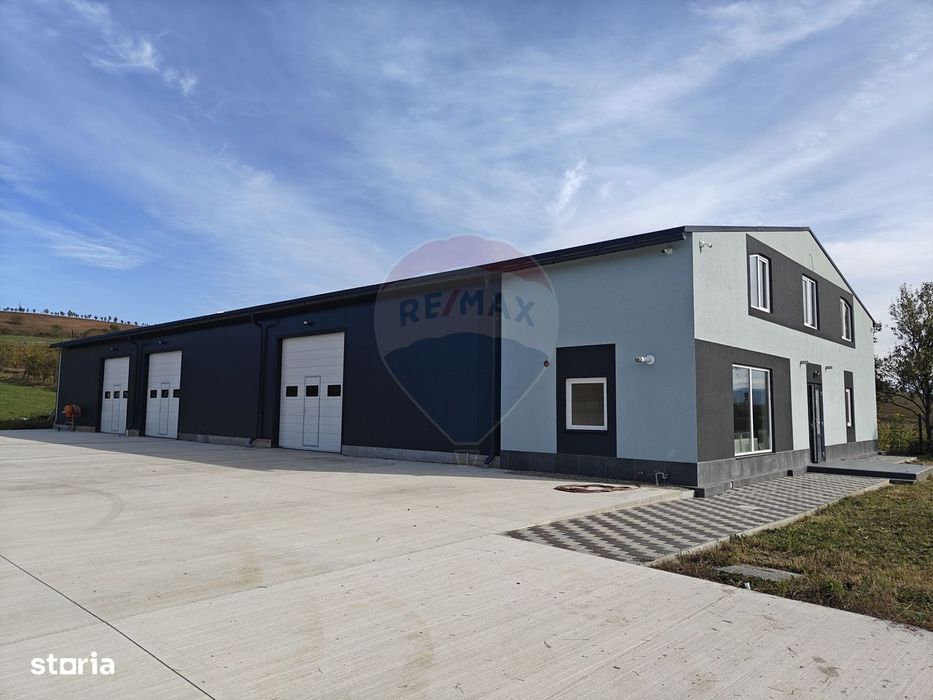 Hala noua 555mp, curte betonata 1000mp, zona de est, de inchiriat
