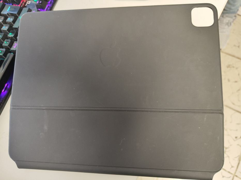 Husa originala ipad pro 12.9 gen 5, cu tastatura