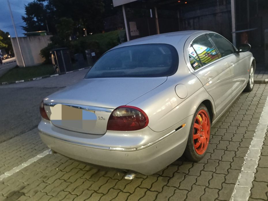 Vând jaguar x-type