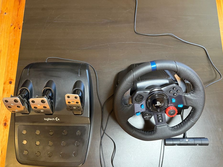 Logitech G29 Driving Force Racing Wheel
