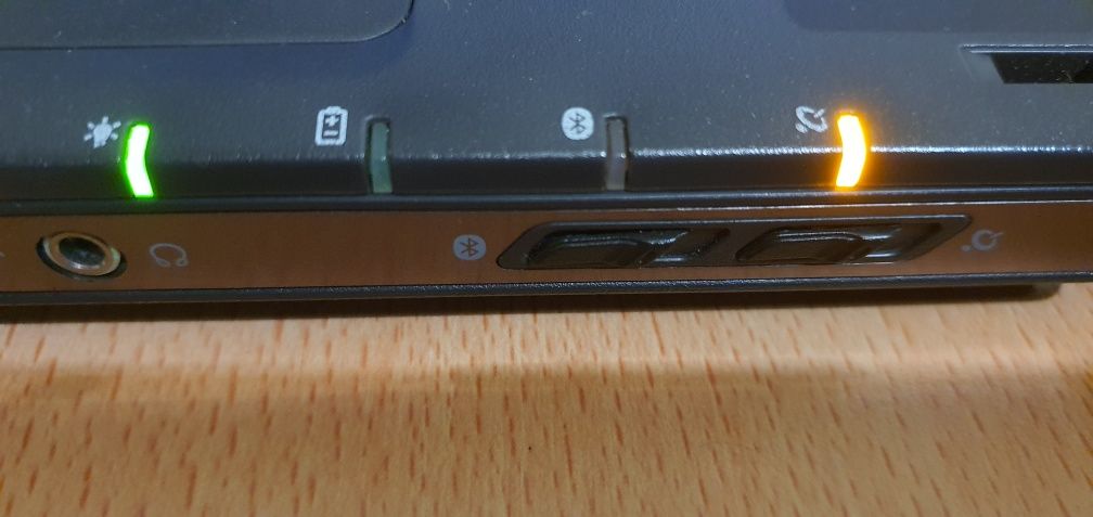 Vând laptop Acer cu procesor intel și 4gb ram