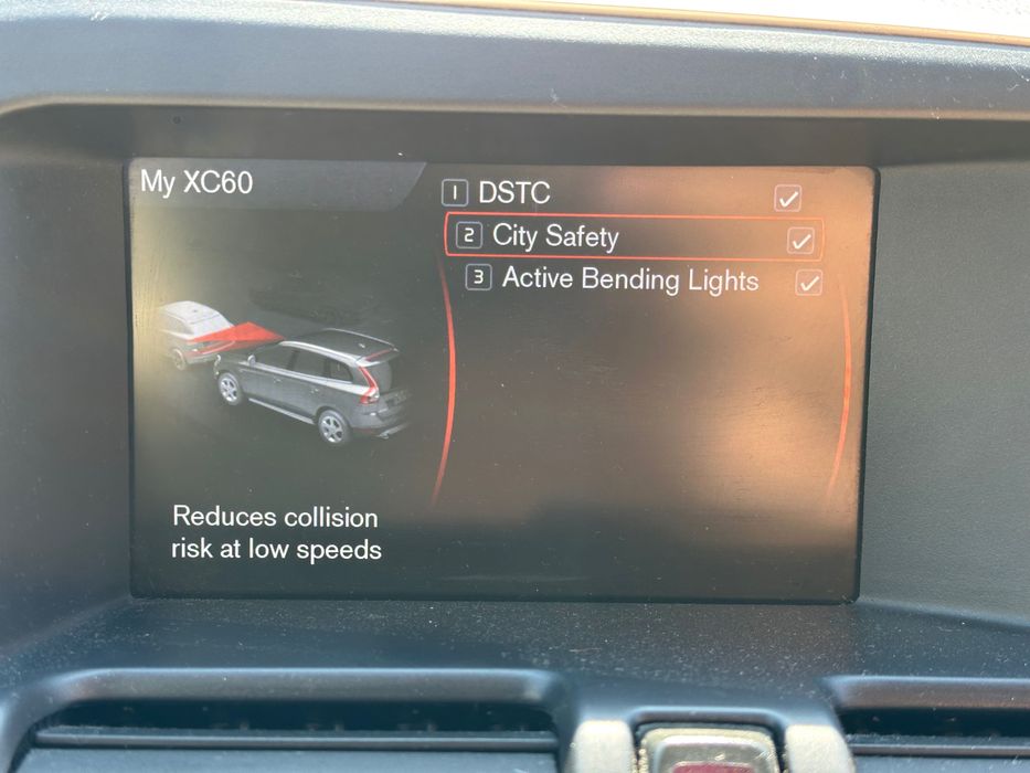 Volvo XC60 + 2 комплекта джанти с нови зимни гуми