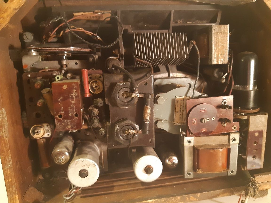 Старо лампово радио SCHWARZBURG от 60те години на миналия век