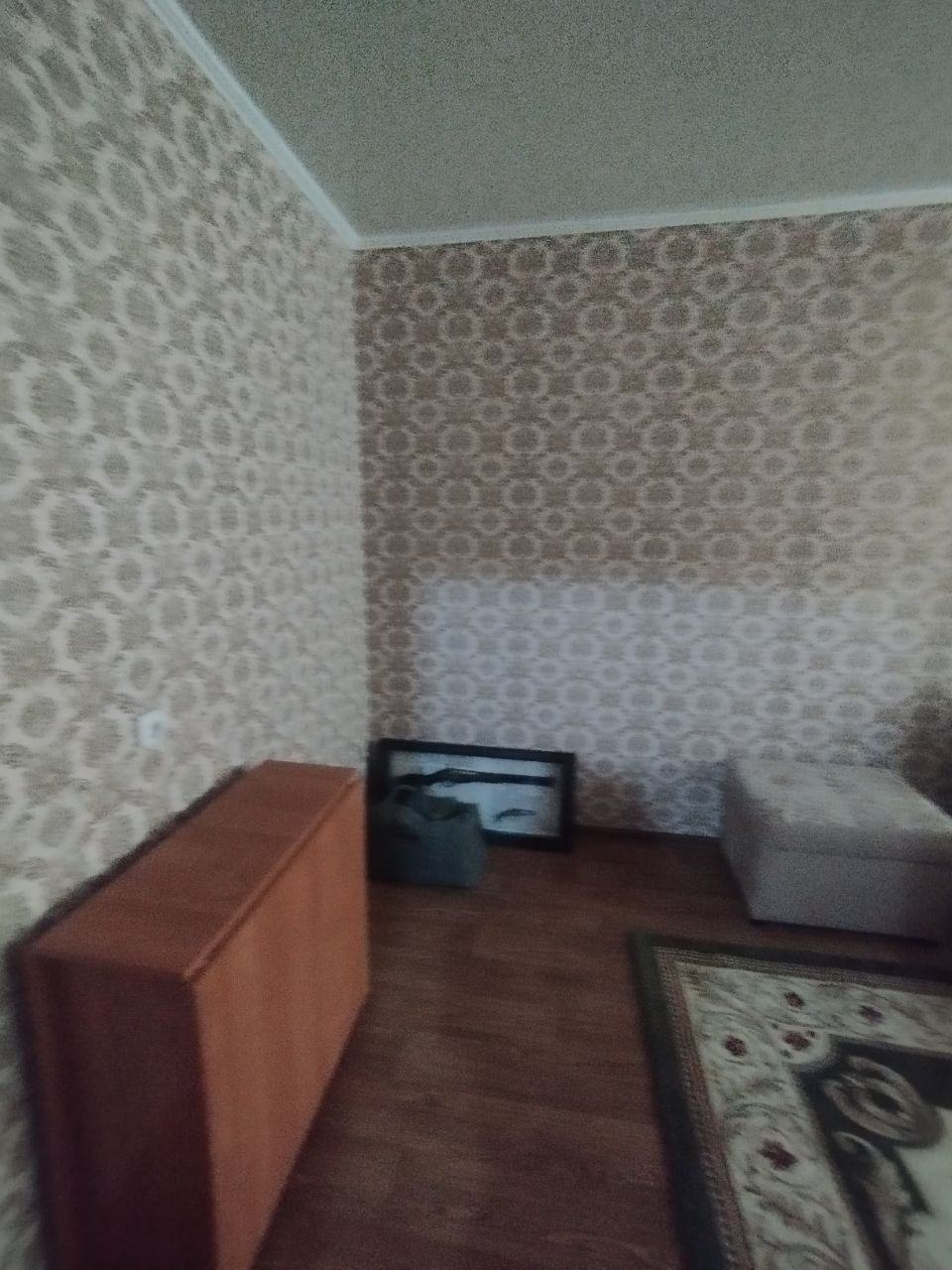 Возьмём на подселение девушку без вредных привычек.