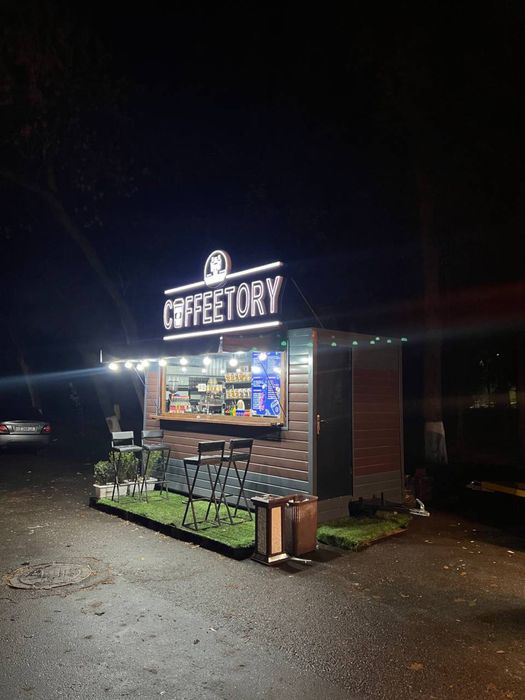 Coffee truck hamma jihozlari bilan sotiladi.