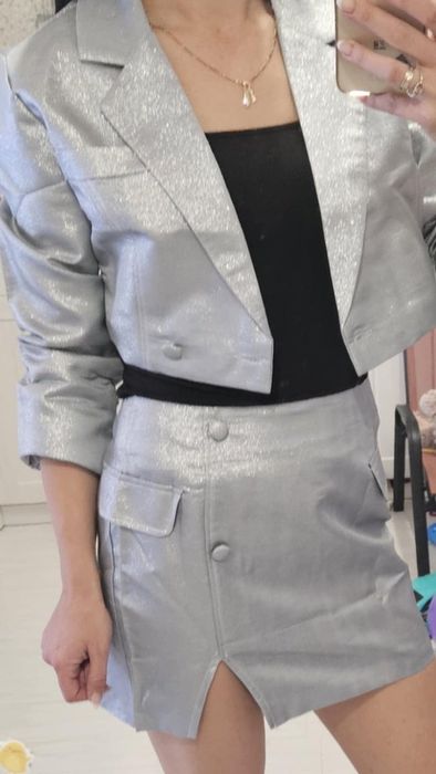 Сребрист дамски костюм