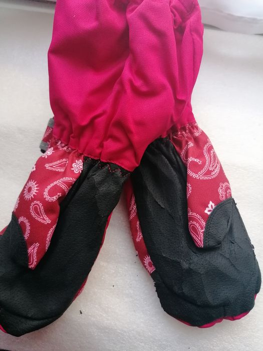 Продавам детски ръкавици с един пръст Thinsulate. Ръкавиците са за 5-7