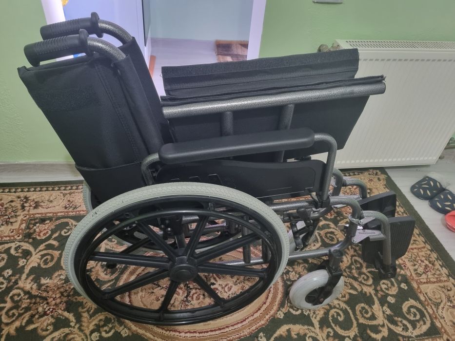 Scaun nou cu rotile mare 100kg+