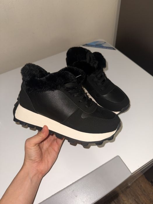 Ботинки  зима кросовки новые