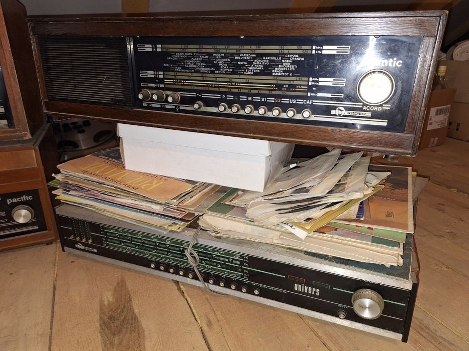 Colectie radiouri vechi Pacific, Traviata, Acord, Univers