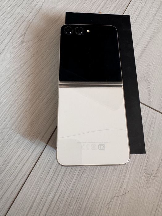 Продам Samsung Z flip 5