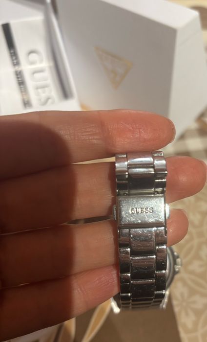 Ръчен дамски часовник GUESS