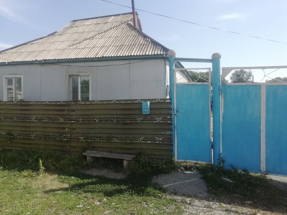 Продам дом шпальный со всеми надворными пристройками