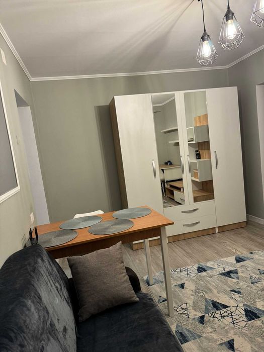 Închiriez apartament