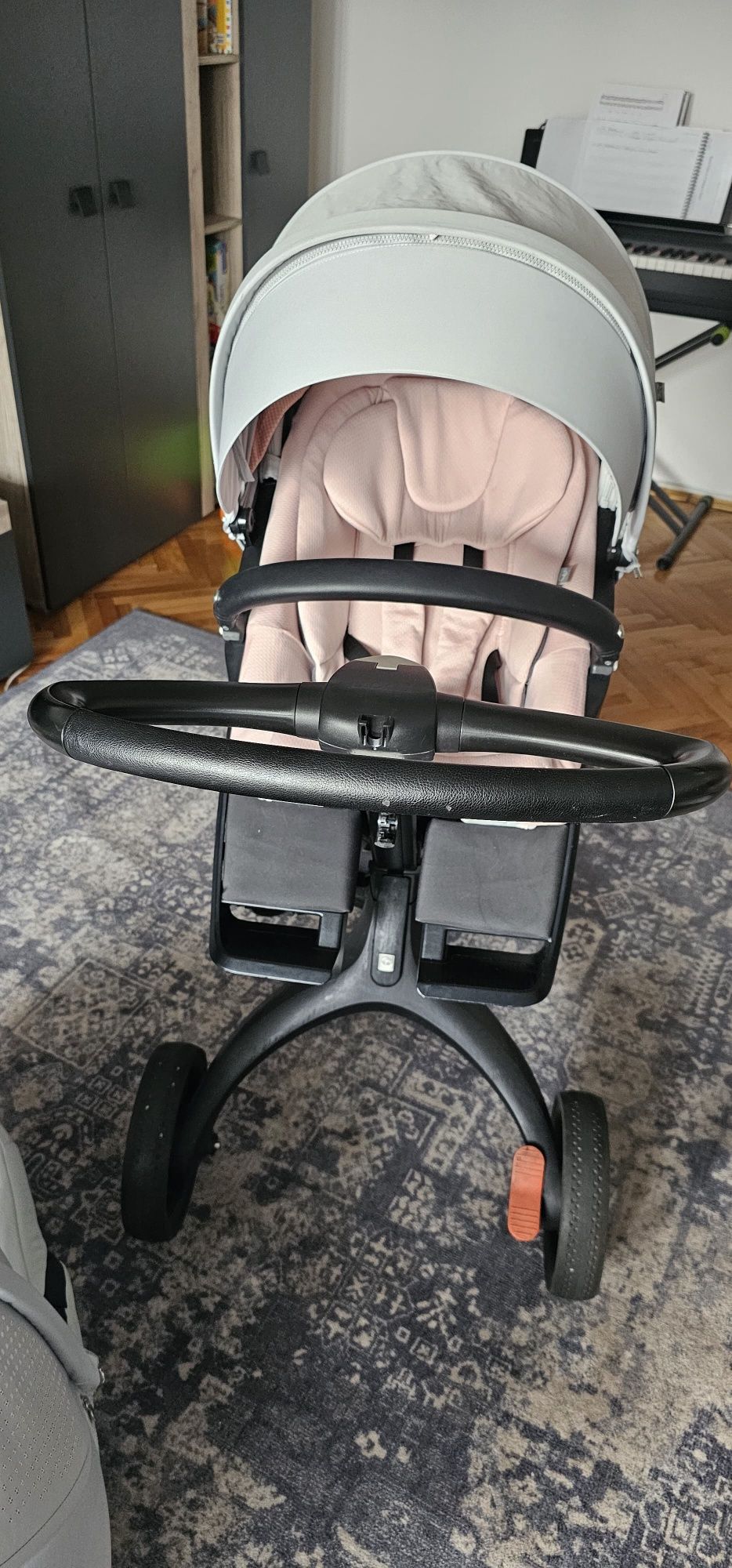 Vând cărucior Stokke Xplory V6