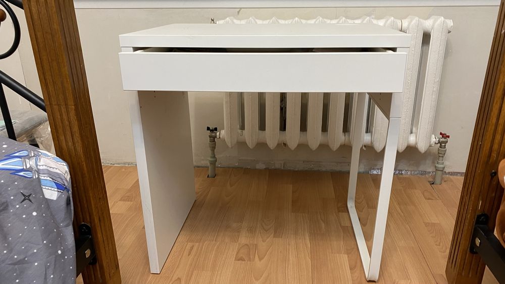 Продам компьютерный стол белый