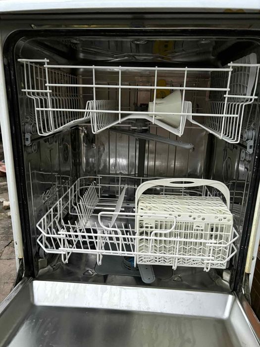 Vând maşină de spălat vase