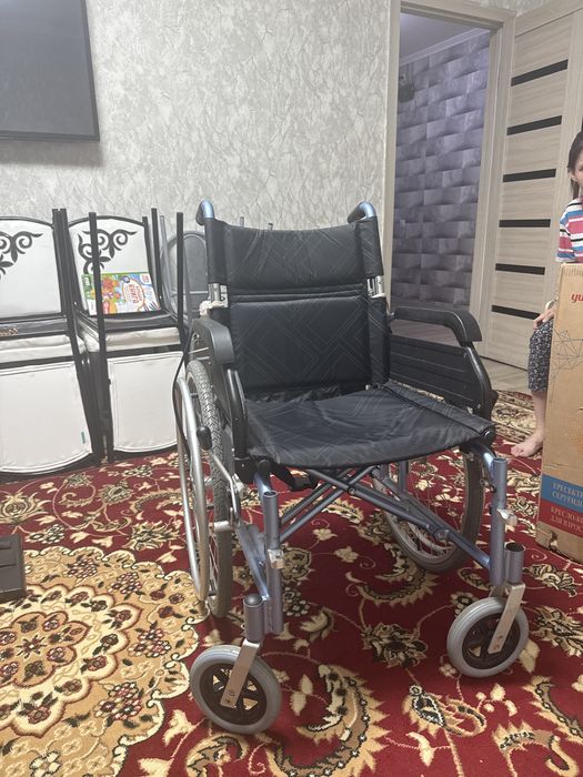 Инвалидная коляска для взрослых(прогулочная)