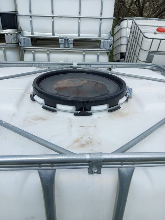 Vând bazine IBC 1000 l