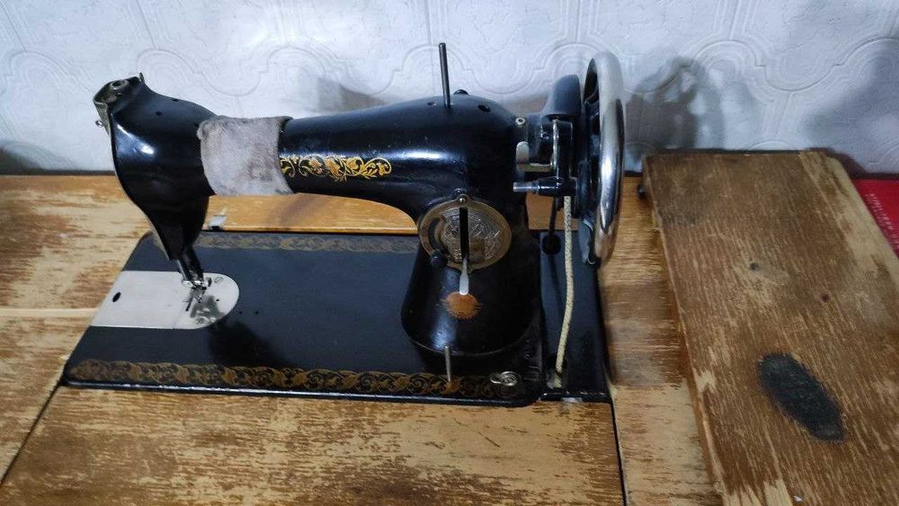 Продается Швейная машинка