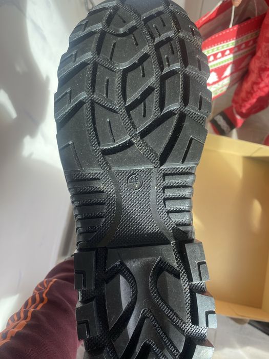 Ботуши непромукаеми кожени номер 46