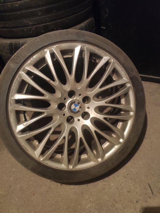 Vând o janta a fost pe un BMW seria E . R 20