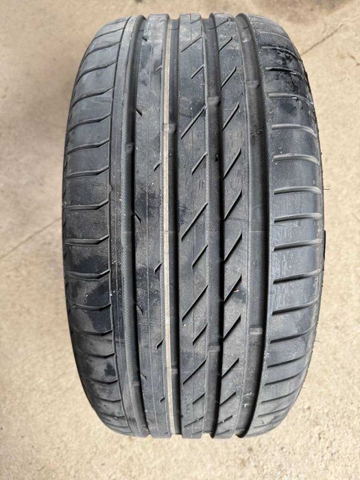 Nokian 255/40/19 Летни 2 броя