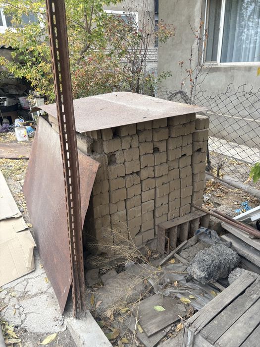 Отдаю бесплатно сырцовые кирпичи