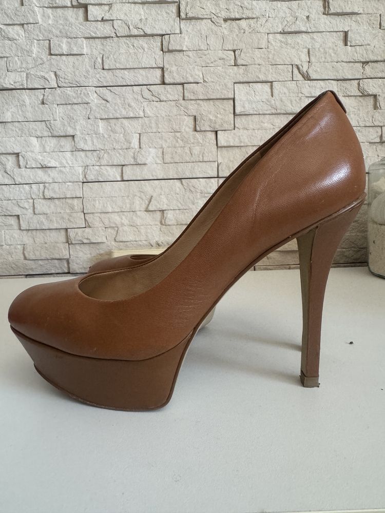 Обувки на ток GUESS 37 номер