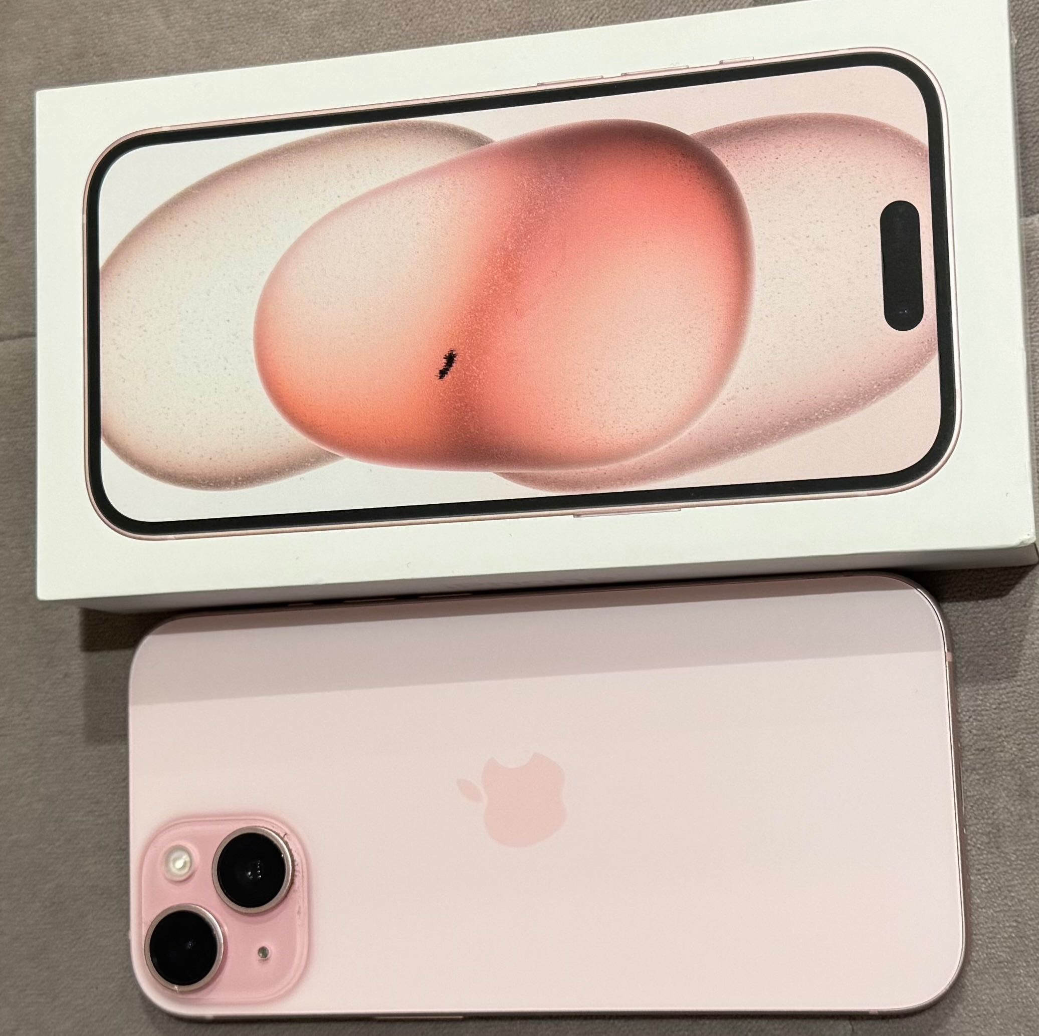 iPhone 15, розов