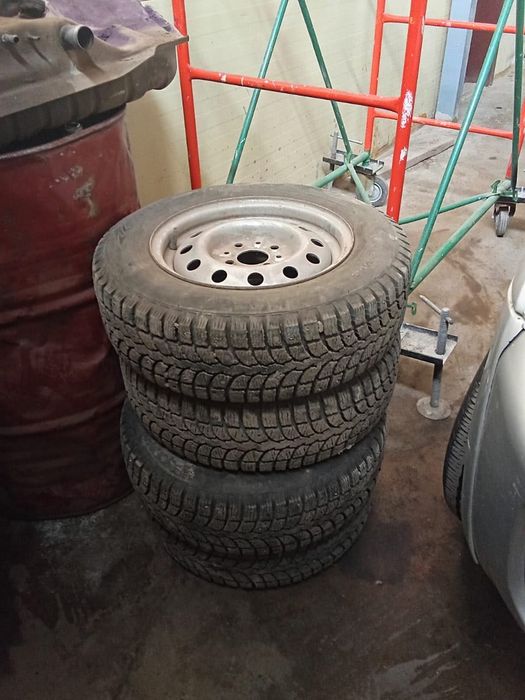 Продам б/у колеса на зимней резине