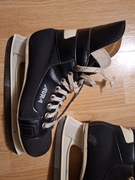 Patine masura 35-36 firma Intersport