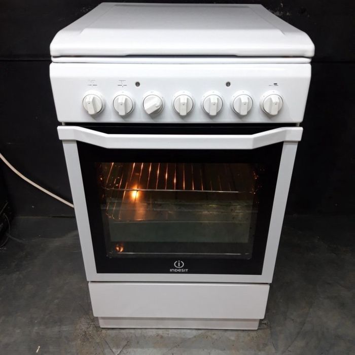 Продам плиту indesit
